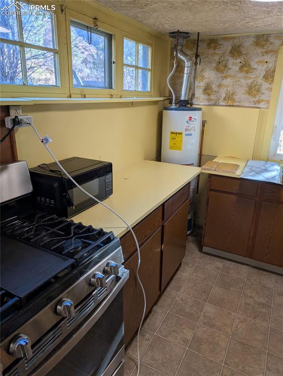 Image 21 of 27: Kitchen