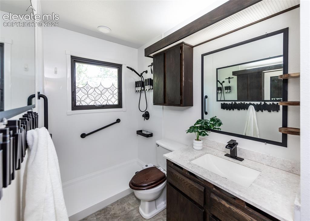 Image 13 of 42: Bathroom
