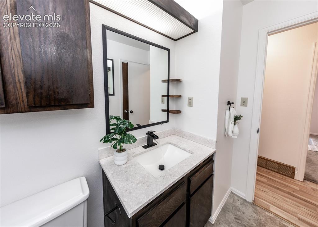 Image 14 of 42: Bathroom