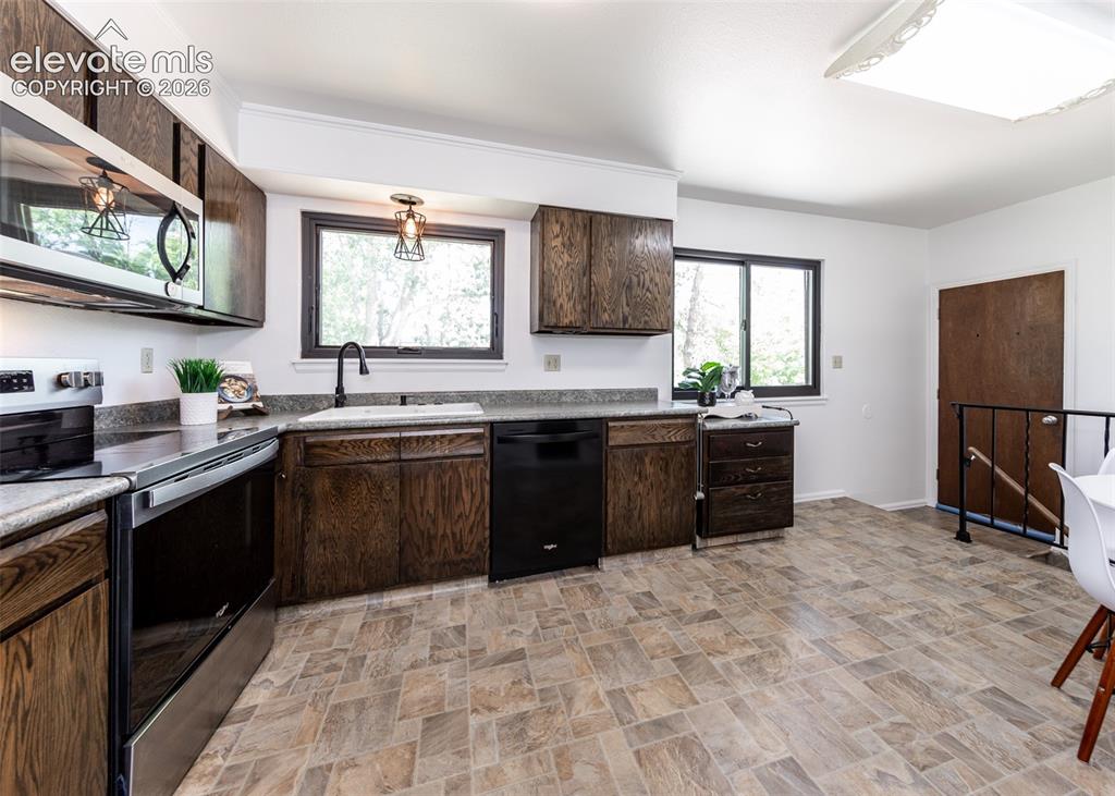 Image 8 of 42: Kitchen