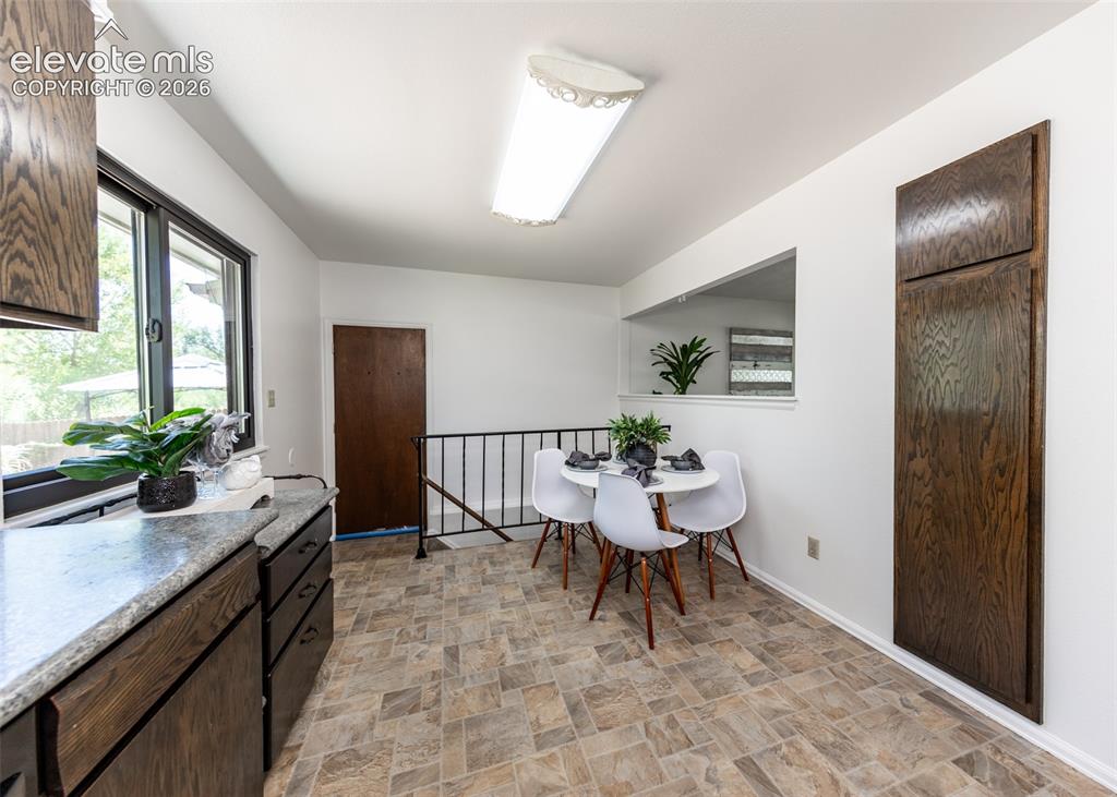 Image 9 of 42: Dining Area