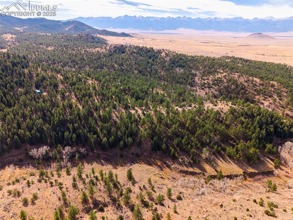 Image 18 of 25: Mountain view