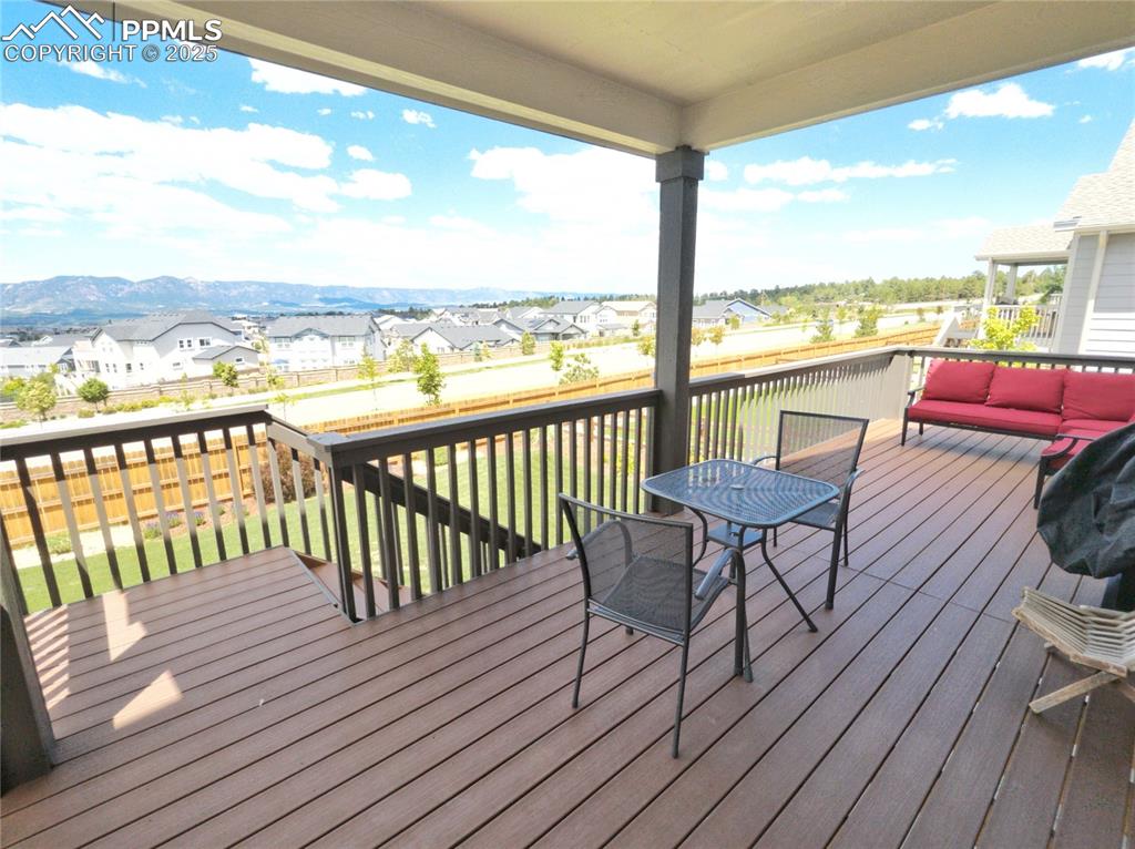 Image 14 of 40: Deck