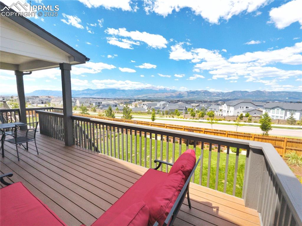Image 15 of 40: Deck