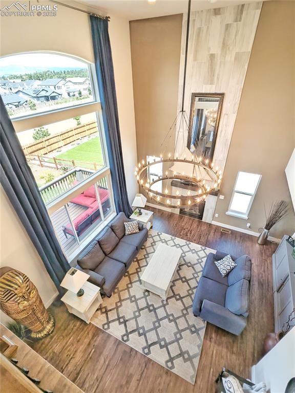 Image 18 of 40: Living Room