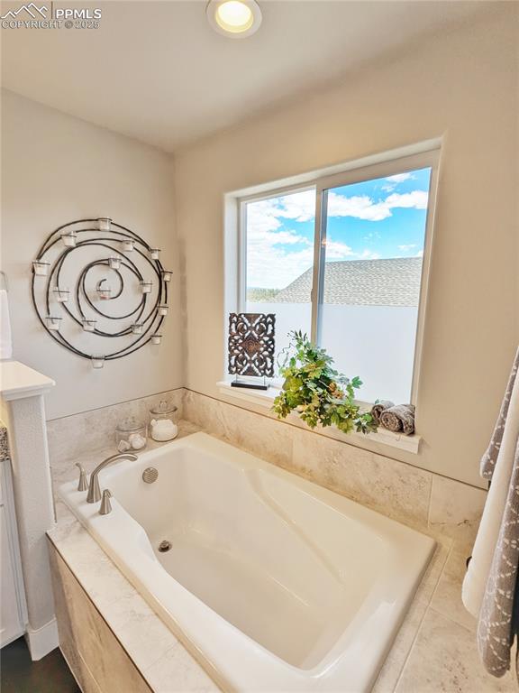 Image 22 of 40: Bathroom
