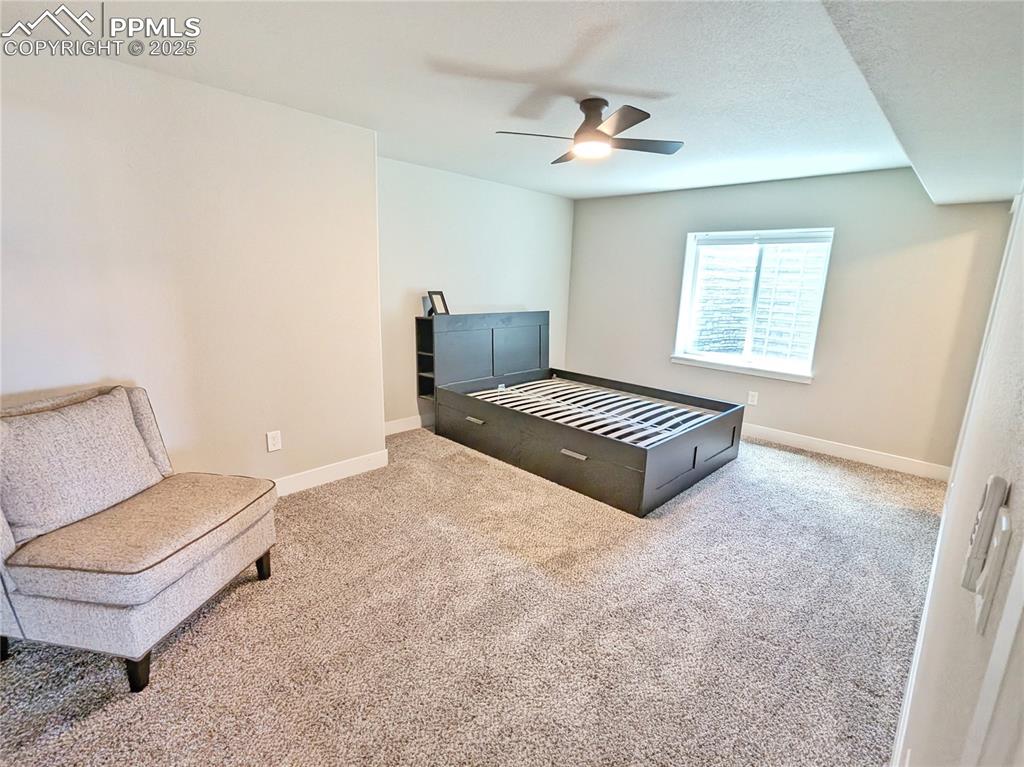 Image 38 of 40: Bedroom