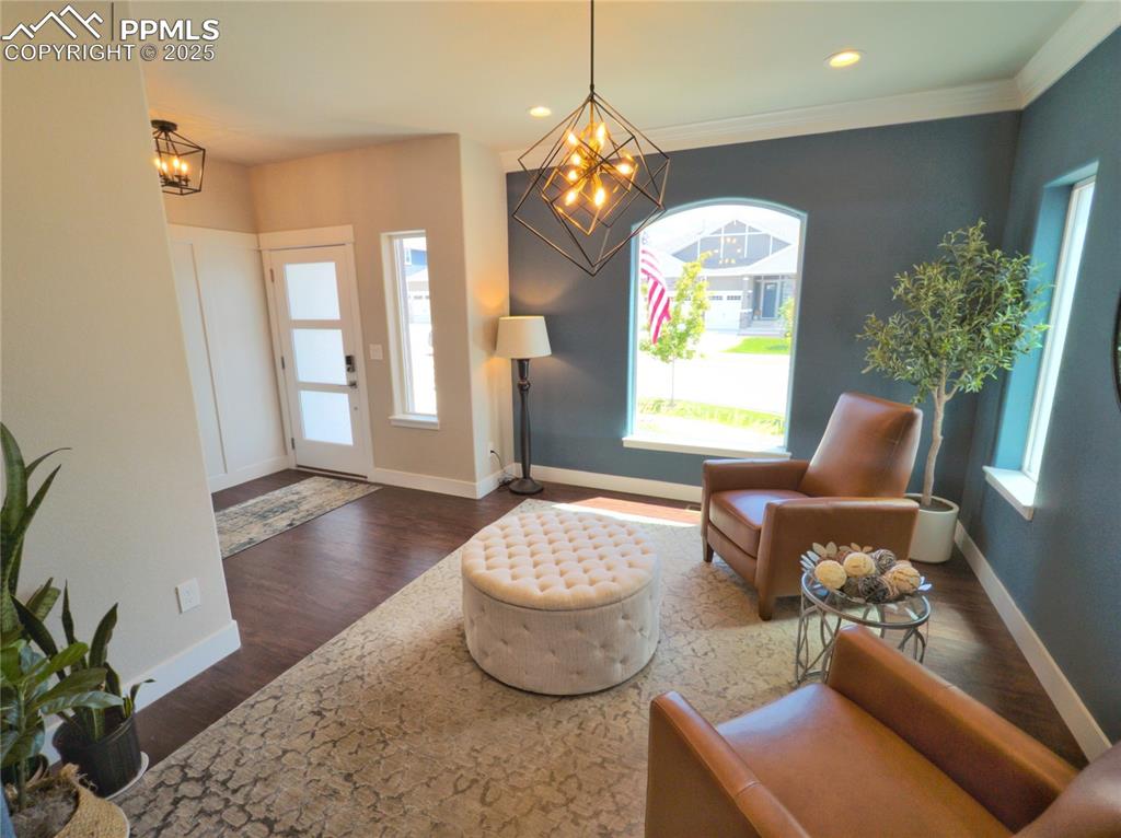 Image 6 of 40: Sitting Room