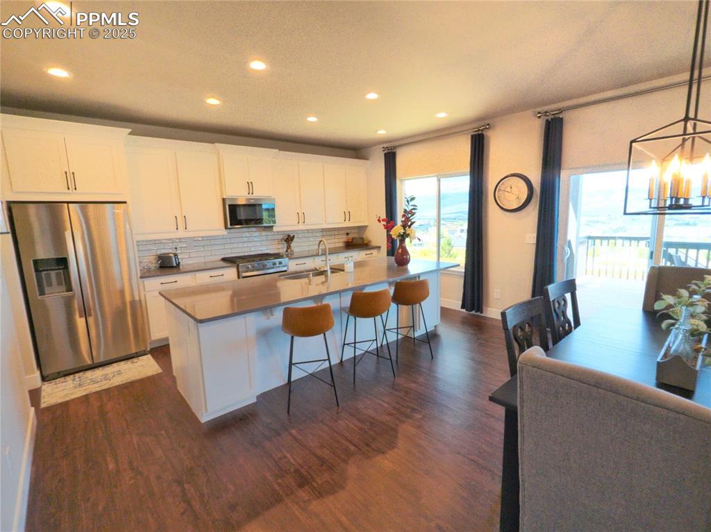 Image 8 of 40: Kitchen