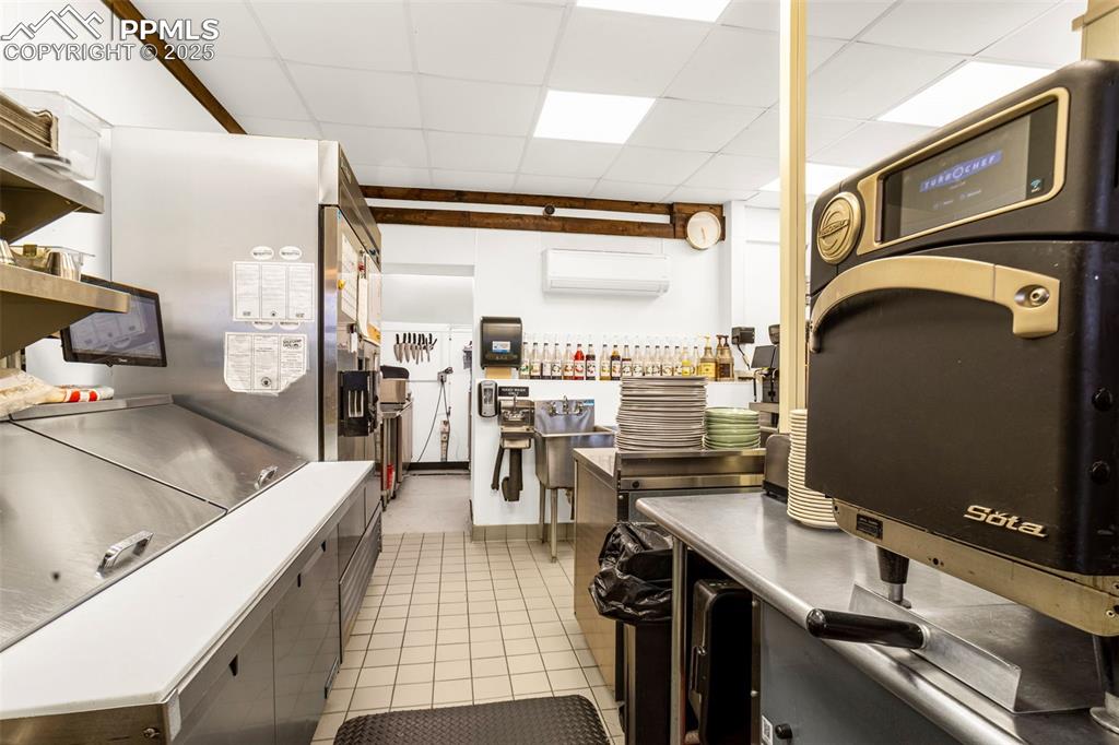 Image 12 of 27: Kitchen