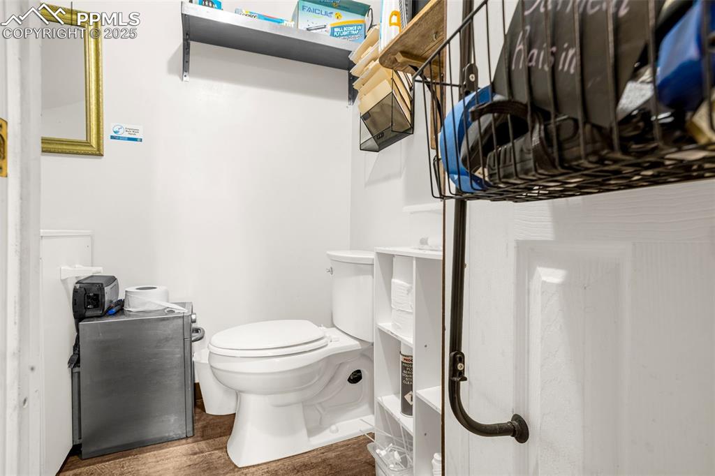 Image 17 of 27: Bathroom