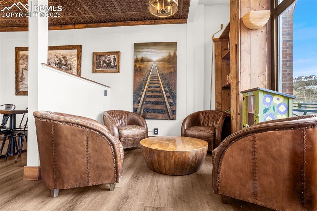 Image 5 of 27: Sitting Room