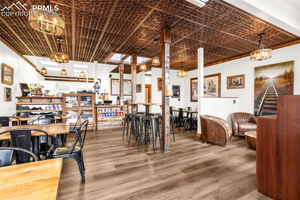 Image 6 of 27: Dining Area
