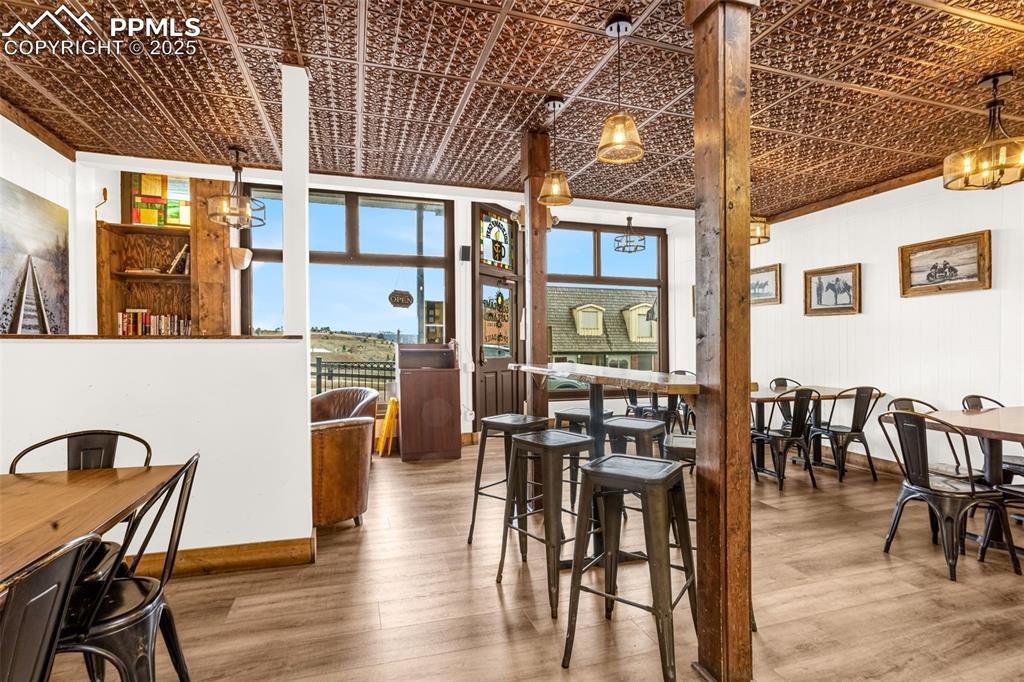 Image 9 of 27: Dining Area