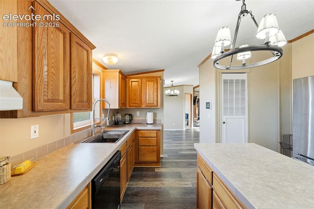 Image 12 of 36: Kitchen