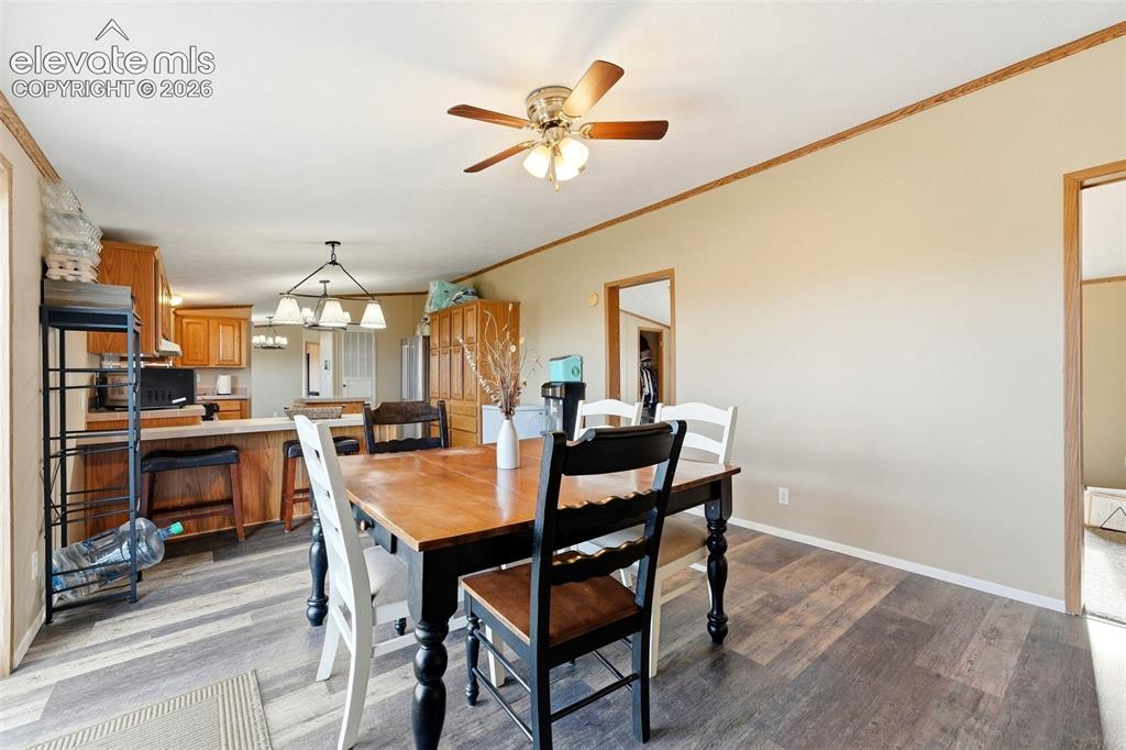 Image 4 of 36: Dining Area