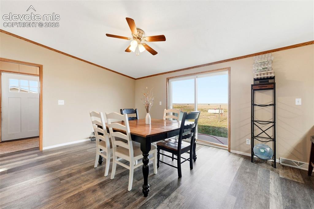Image 5 of 36: Dining Area