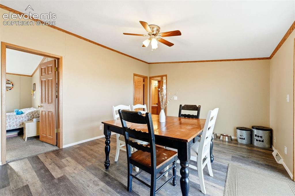 Image 6 of 36: Dining Area