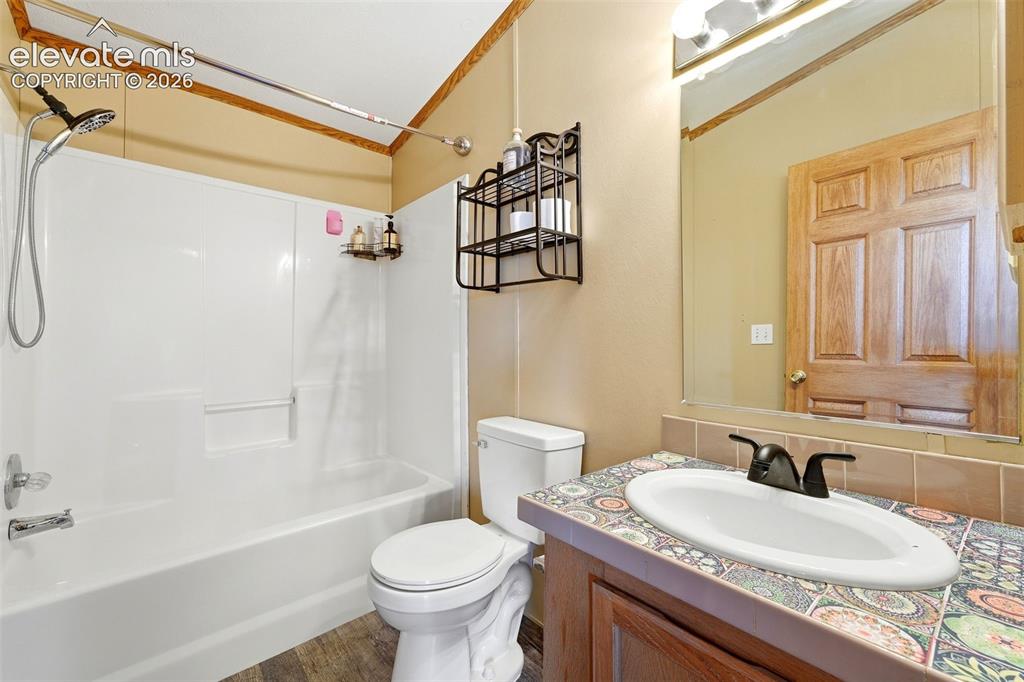 Image 8 of 36: Bathroom