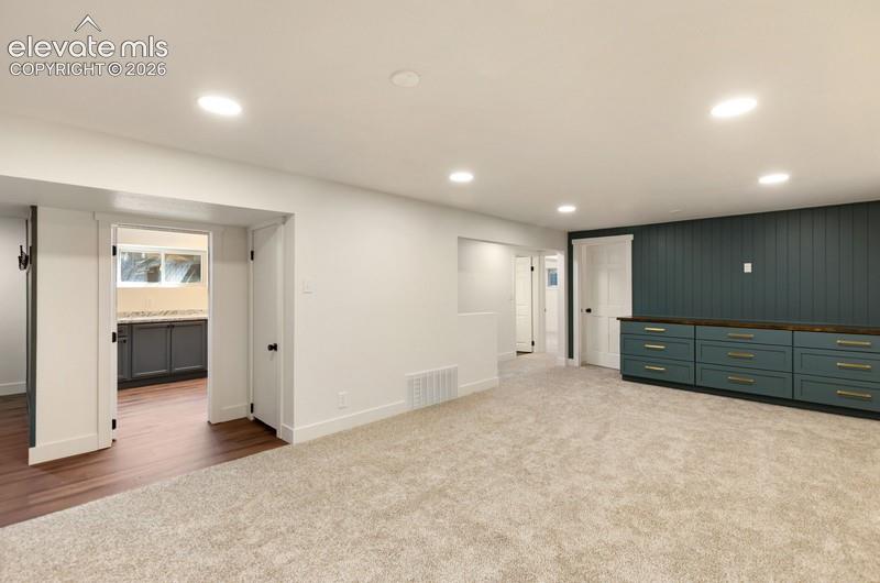 Image 16 of 26: Family Room