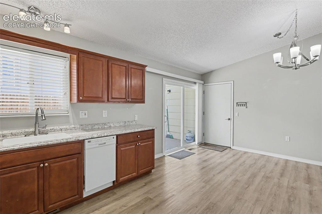Image 12 of 28: Kitchen