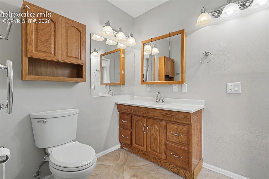 Image 17 of 28: Bathroom