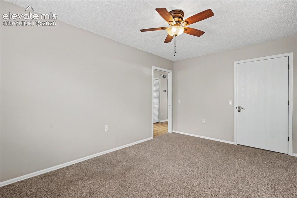 Image 21 of 28: Bedroom