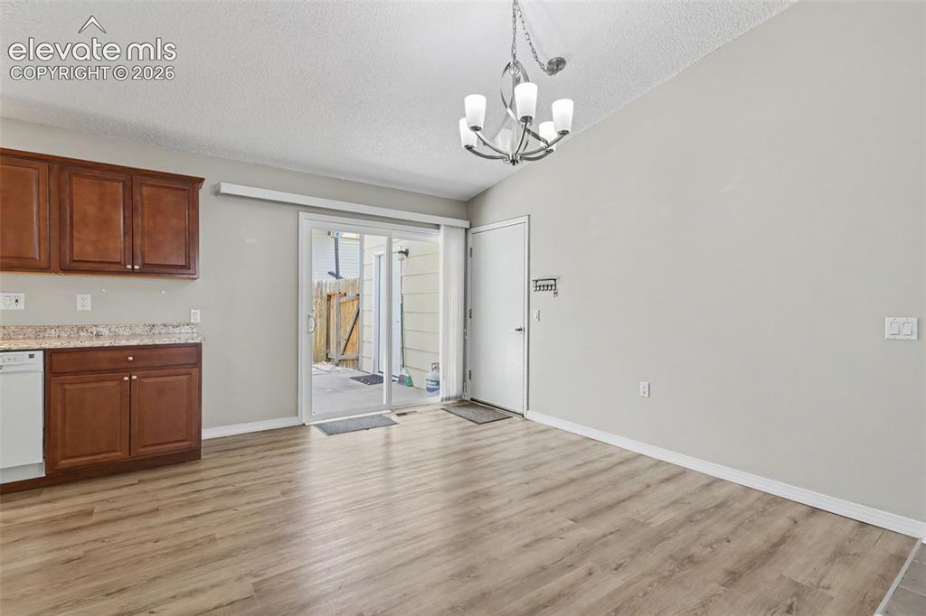Image 7 of 28: Dining Area