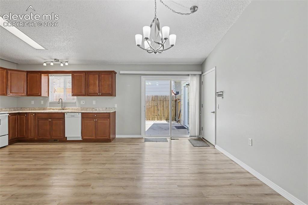 Image 8 of 28: Kitchen