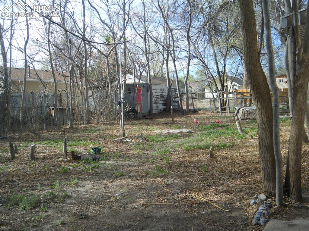 Image 15 of 22: Yard