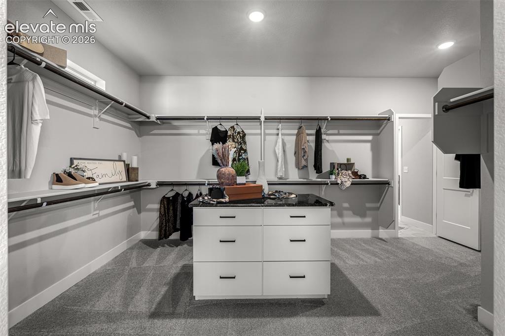 Image 23 of 41: Closet