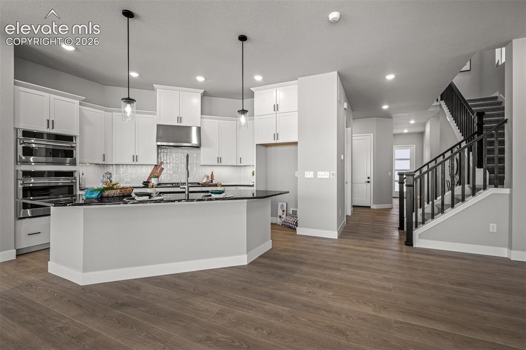 Image 4 of 41: Kitchen