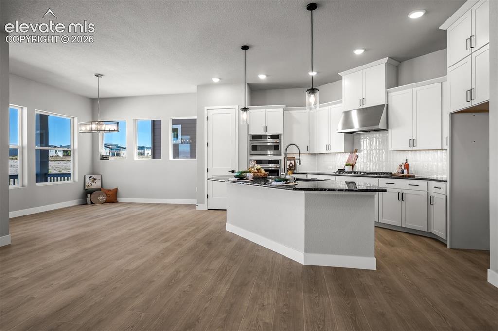 Image 5 of 41: Kitchen