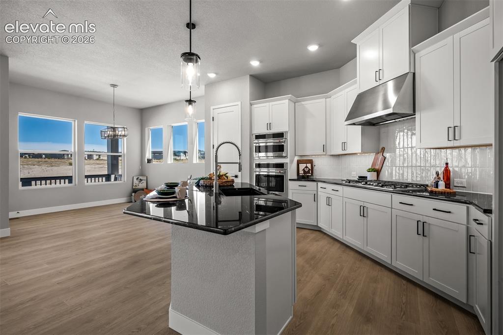 Image 6 of 41: Kitchen