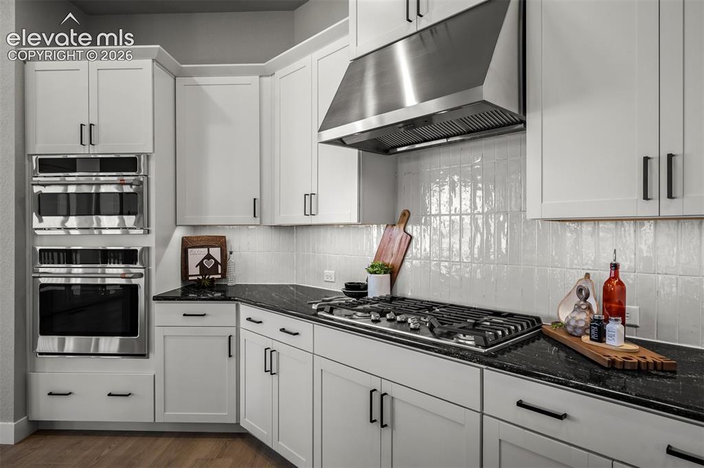 Image 8 of 41: Kitchen