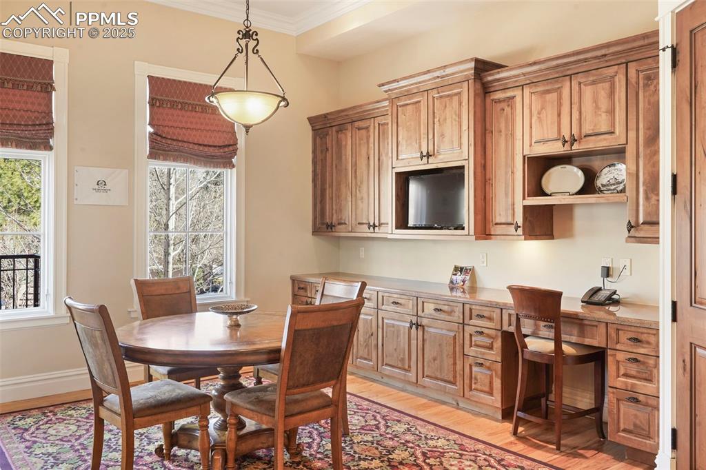 Image 12 of 31: Dining Area