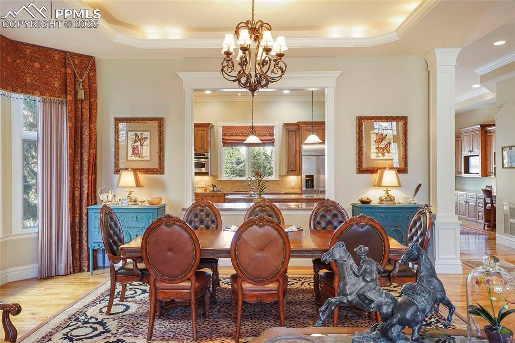 Image 8 of 31: Dining Area
