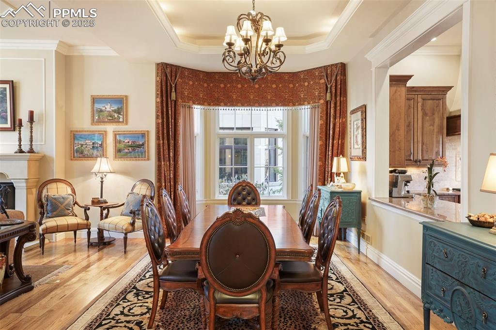 Image 9 of 31: Dining Area