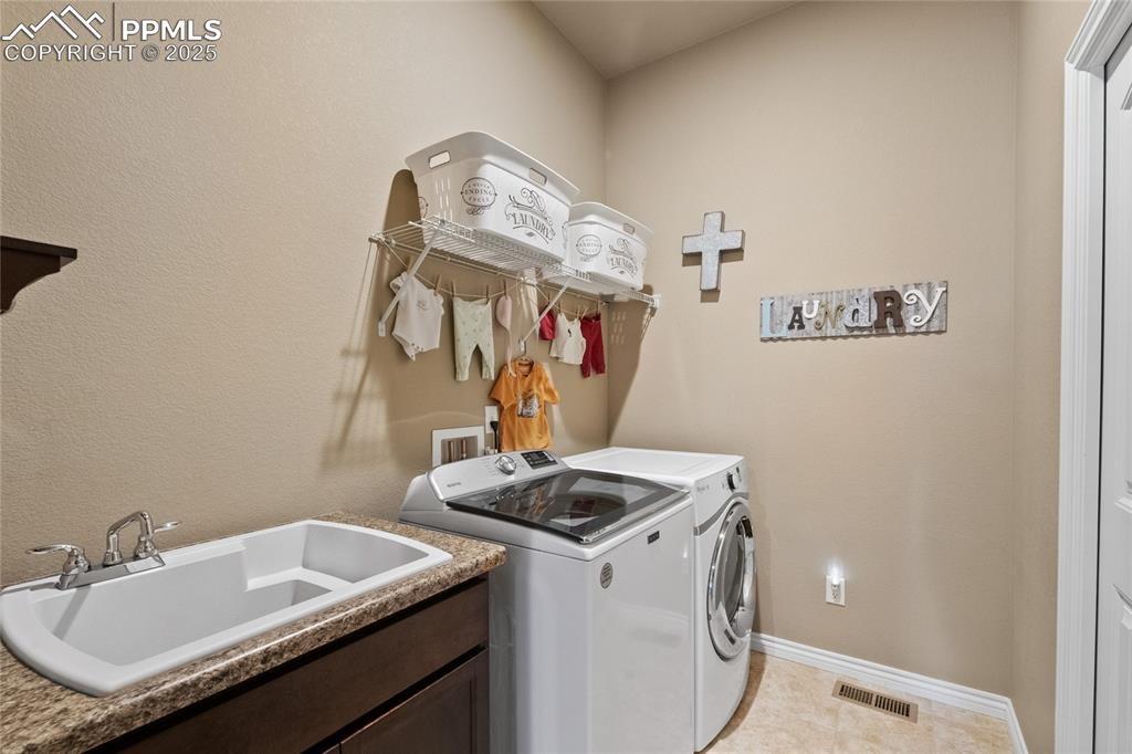 Image 32 of 49: Laundry