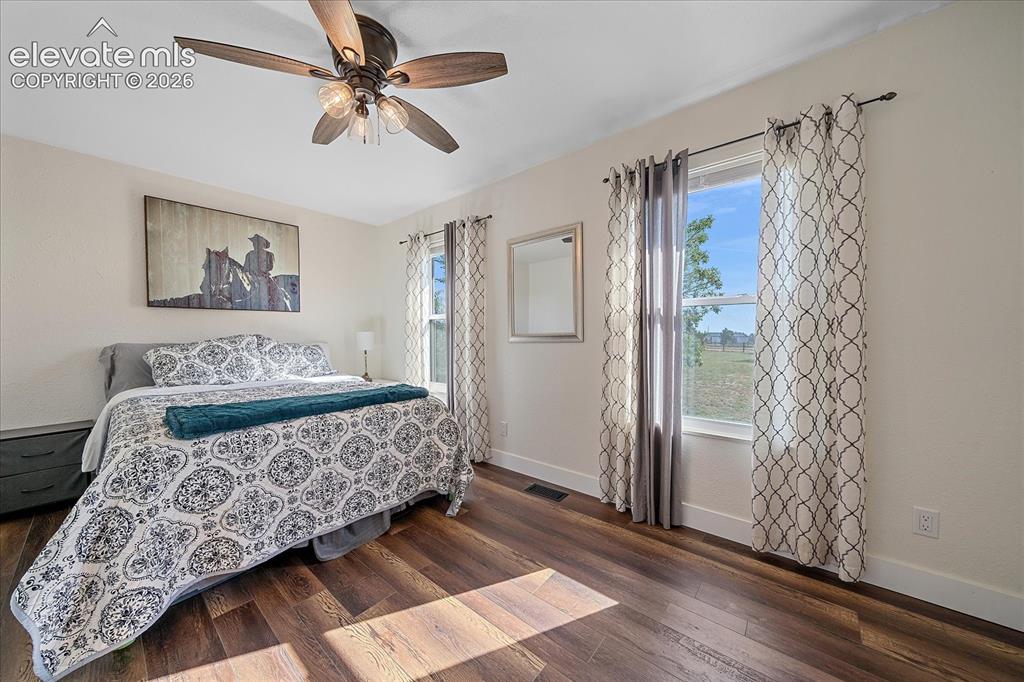 Image 16 of 46: Bedroom