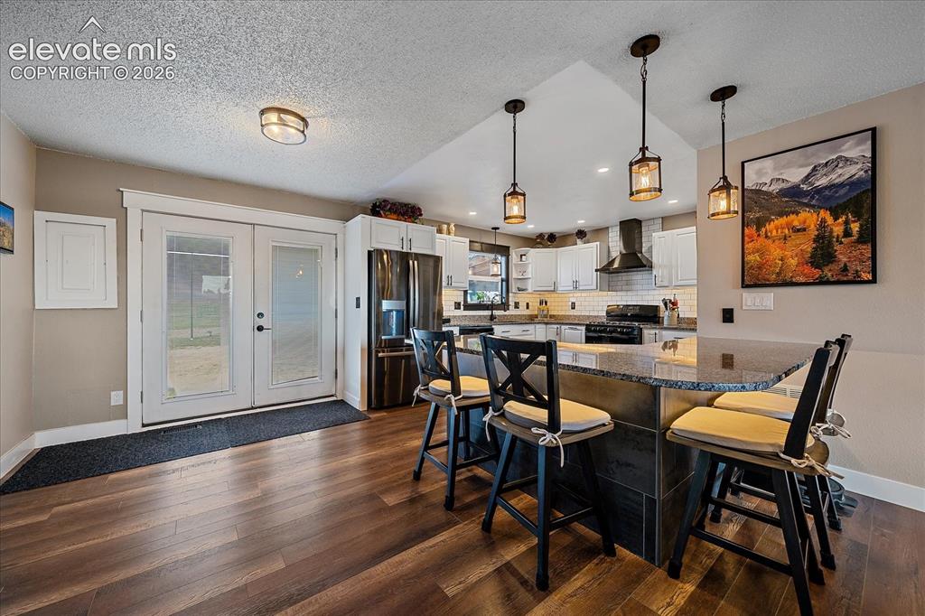 Image 8 of 46: Kitchen