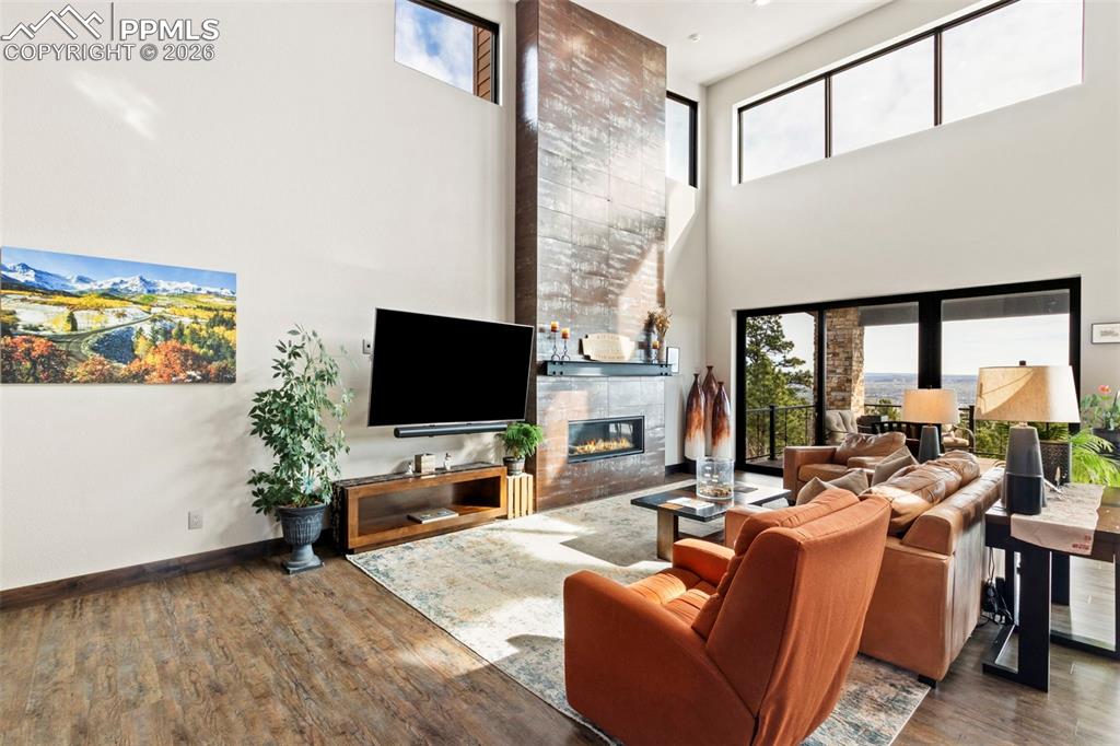 Image 10 of 50: Entry