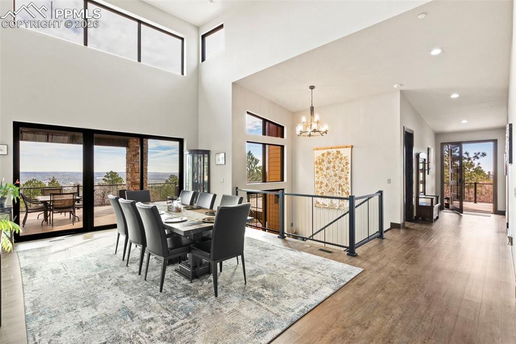 Image 13 of 50: Dining Area