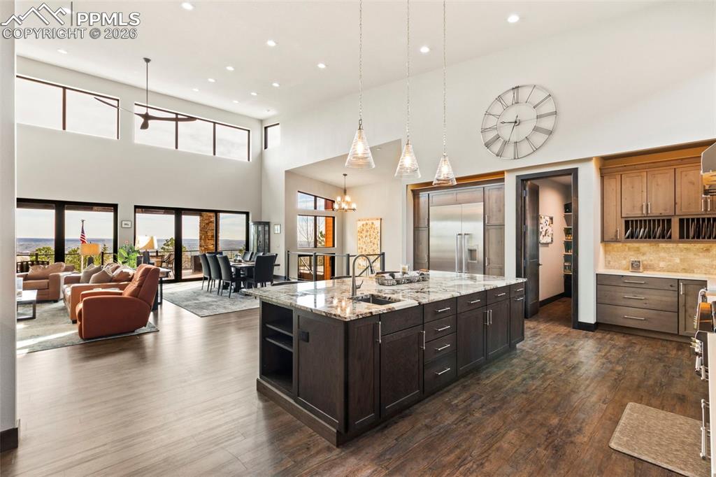 Image 16 of 50: Living Room