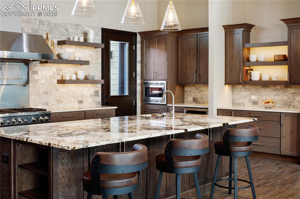 Image 17 of 50: Dining Area