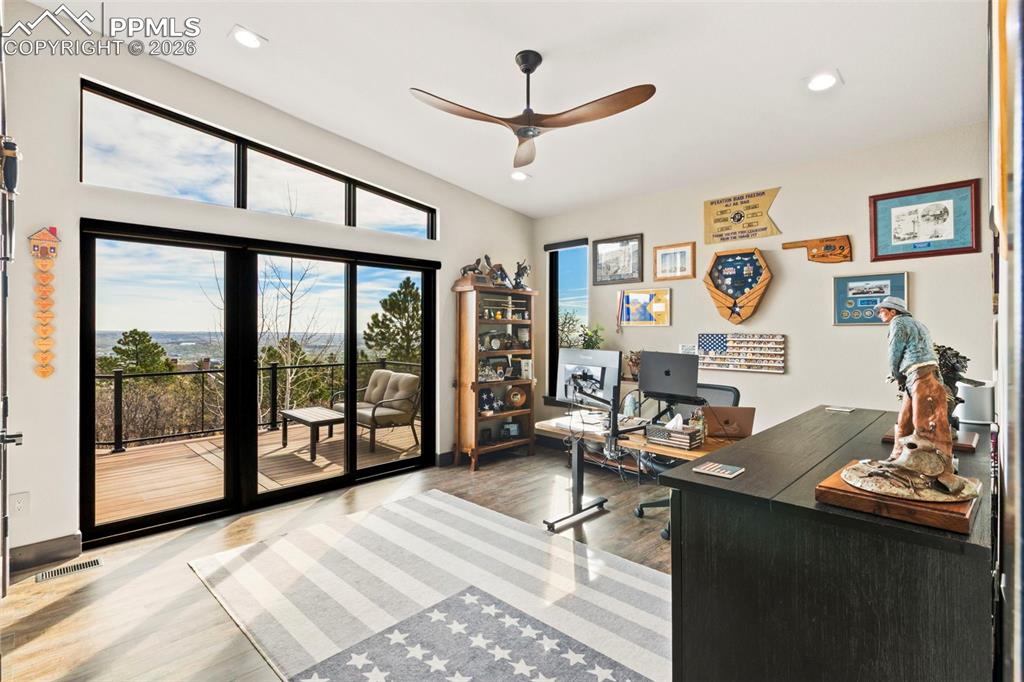 Image 19 of 50: Kitchen