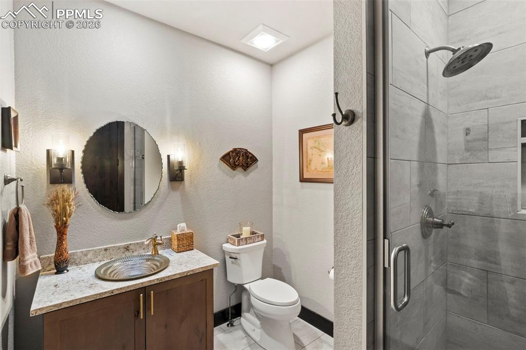 Image 21 of 50: Kitchen