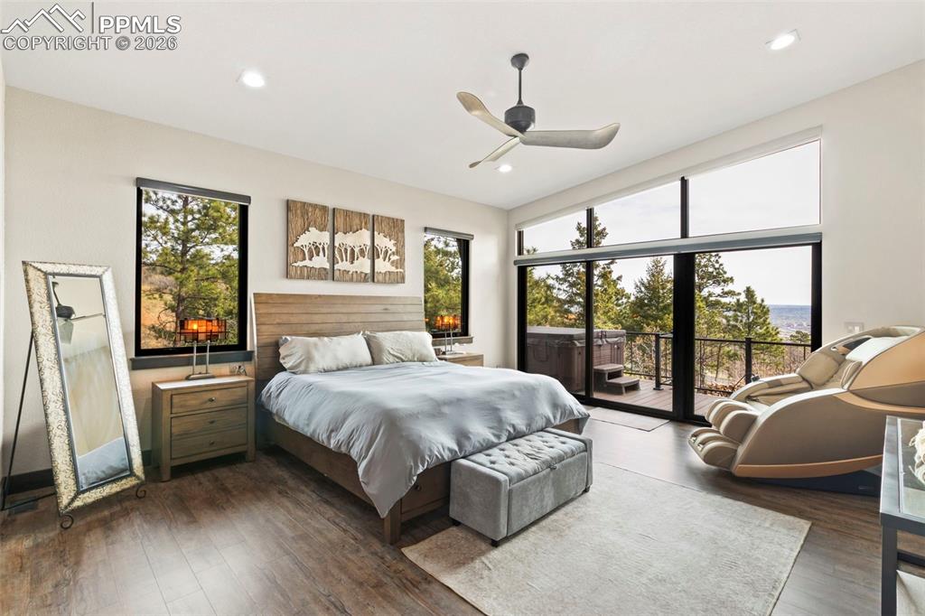 Image 22 of 50: Kitchen