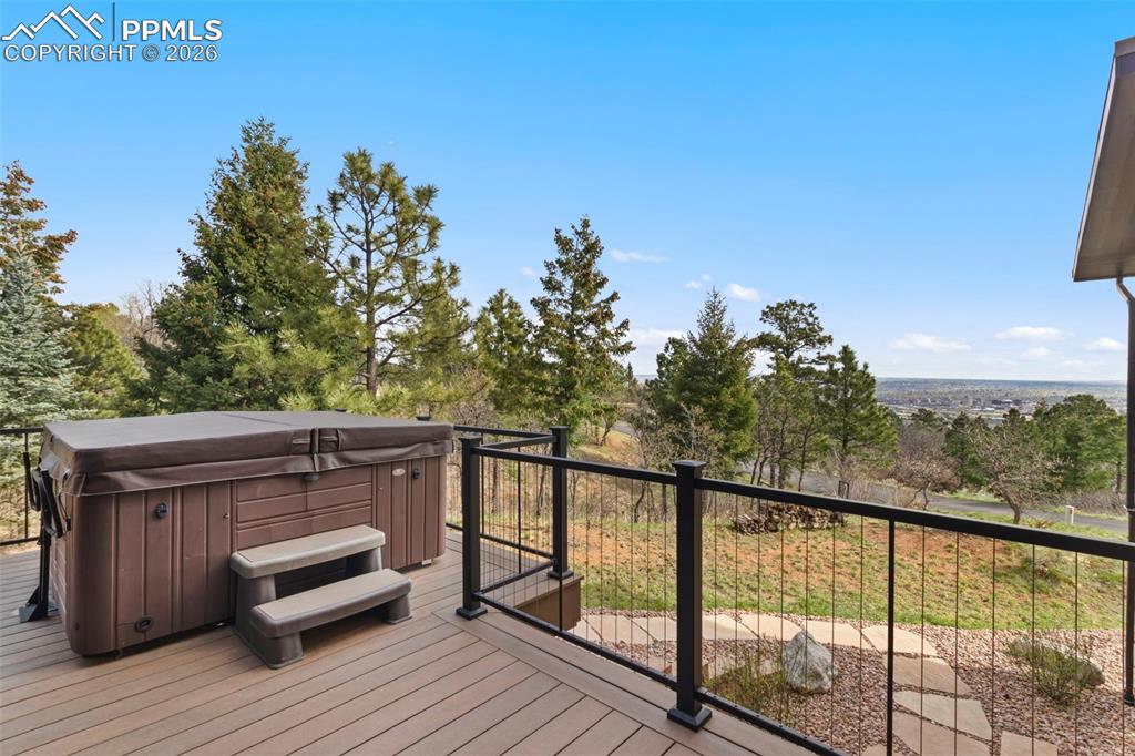 Image 23 of 50: Office