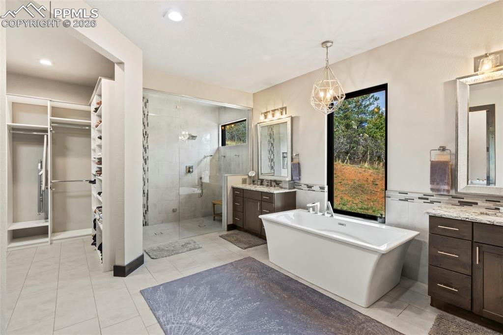 Image 25 of 50: Bathroom